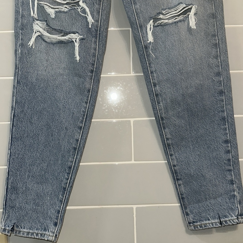 NWT Levi’s Distressed High-Waisted Mom Jeans - Picture 6 of 17